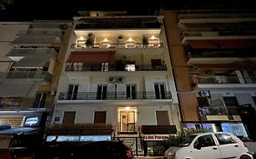 2 Newly Renovated Charming Apartments Steps From Panormou Metro Station